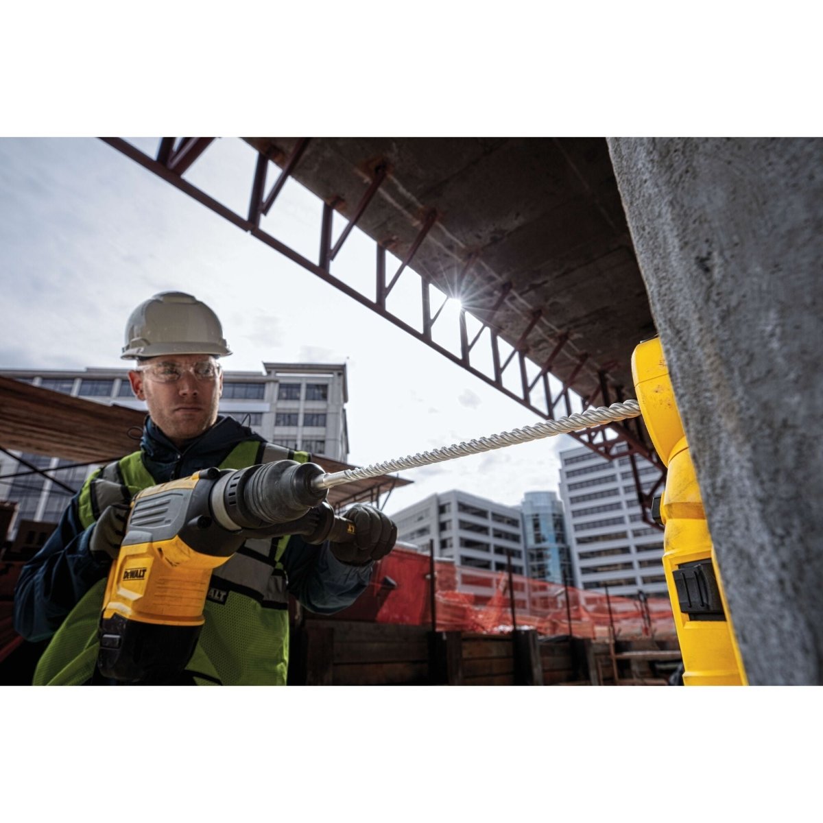 Dewalt 13/16 - Inch By 16 - Inch By 21 - 1/2 - Inch 4 - Cutter Sds Max Rotary Hammer Bit - AAA Industrial Supply