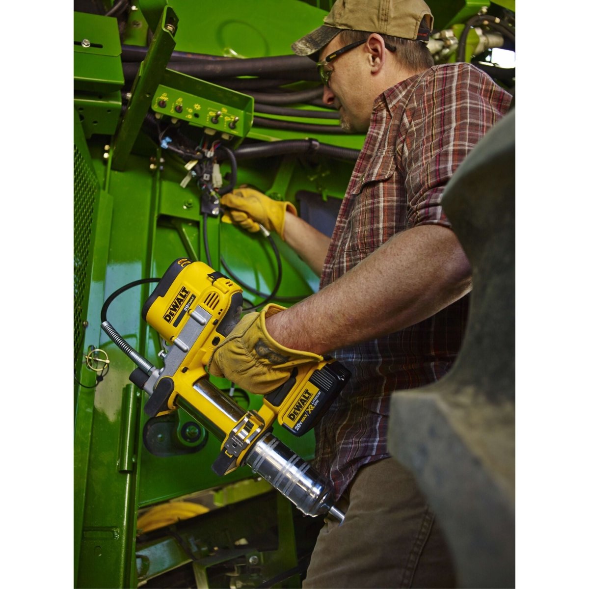 Dewalt 20V Max* Cordless Grease Gun Kit - AAA Industrial Supply