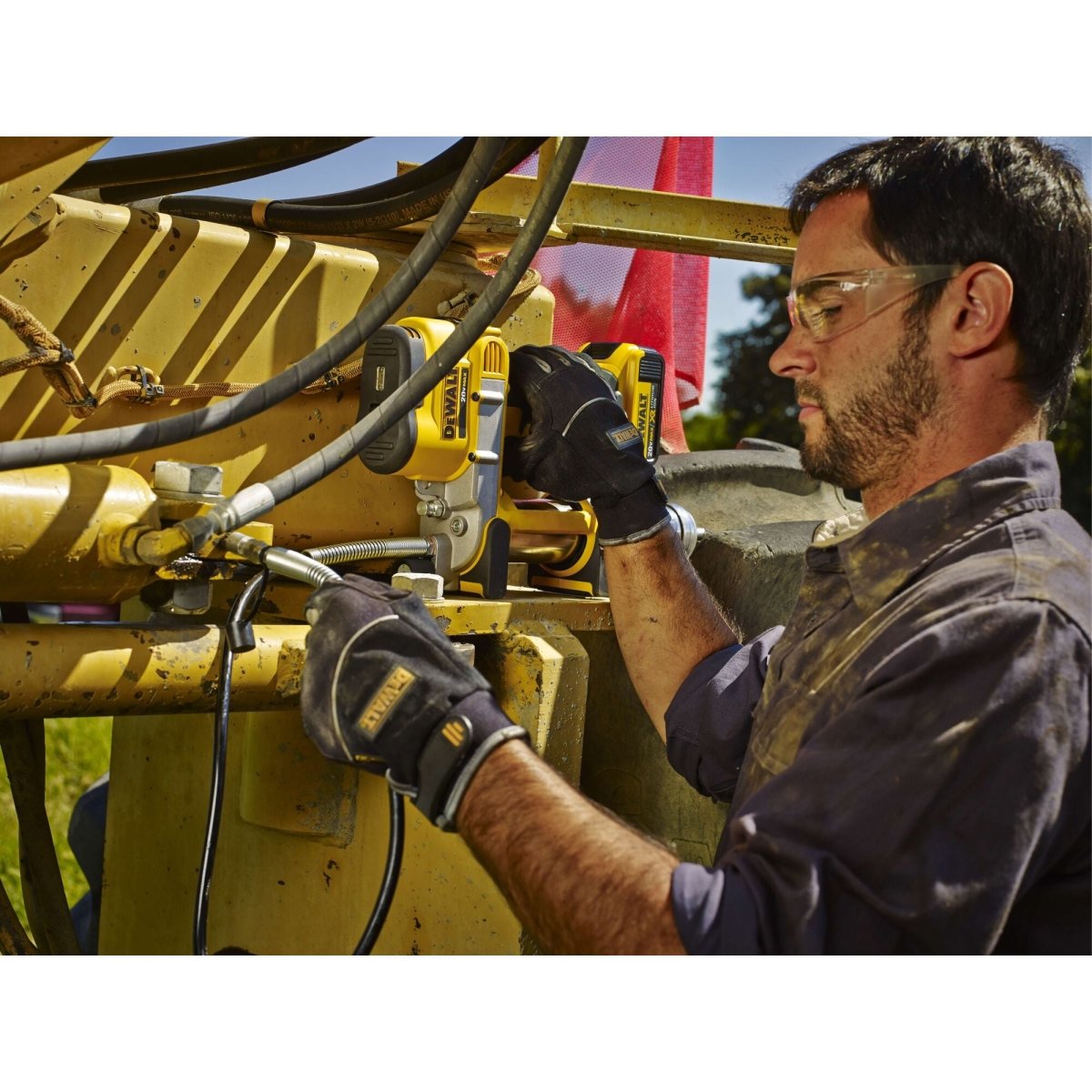 Dewalt 20V Max* Cordless Grease Gun Kit - AAA Industrial Supply