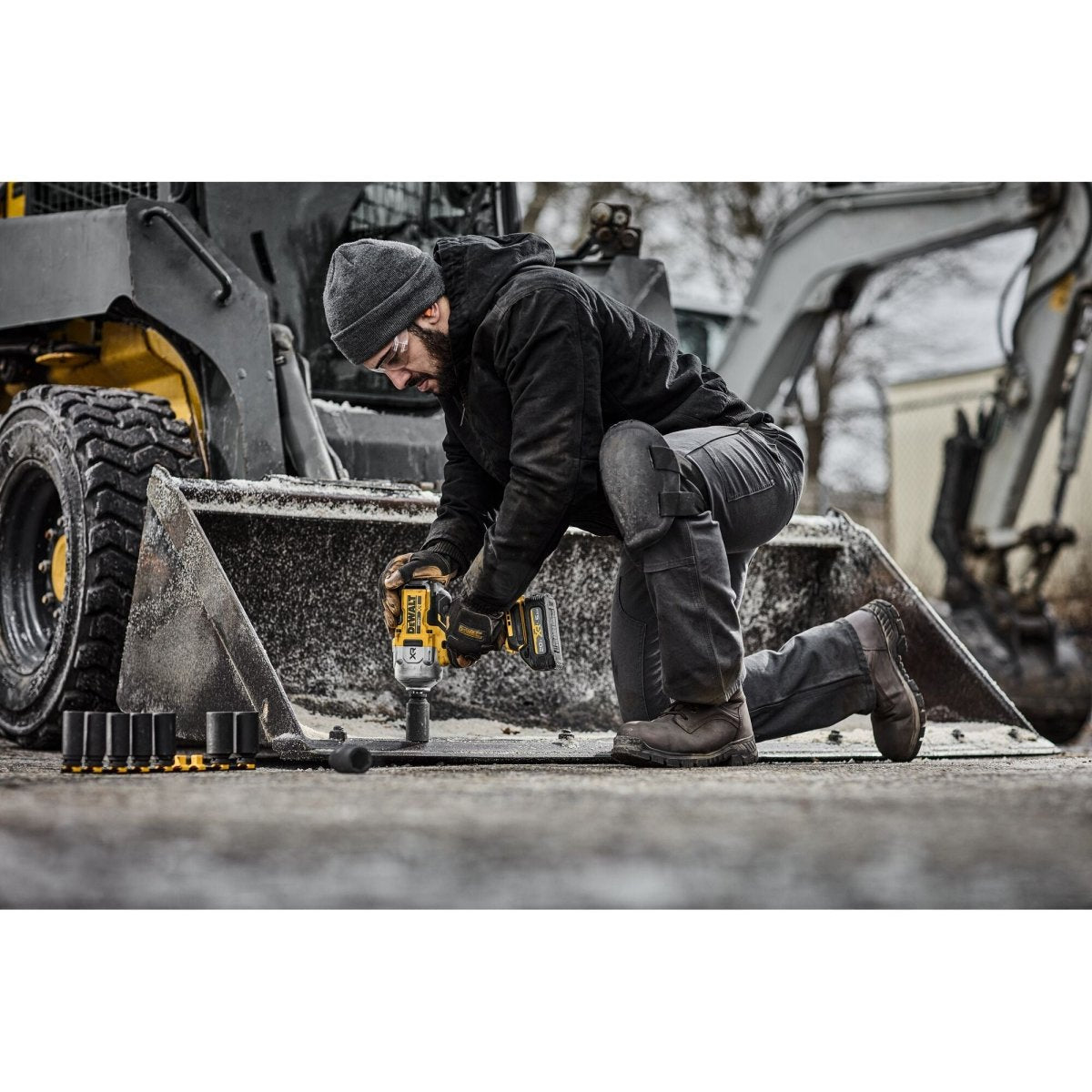 Dewalt 20V Max* Xr Brushless Cordless 1/2 In. High Torque Impact Wrench With Hog Ring Anvil Kit With Xr Powerstack - AAA Industrial Supply