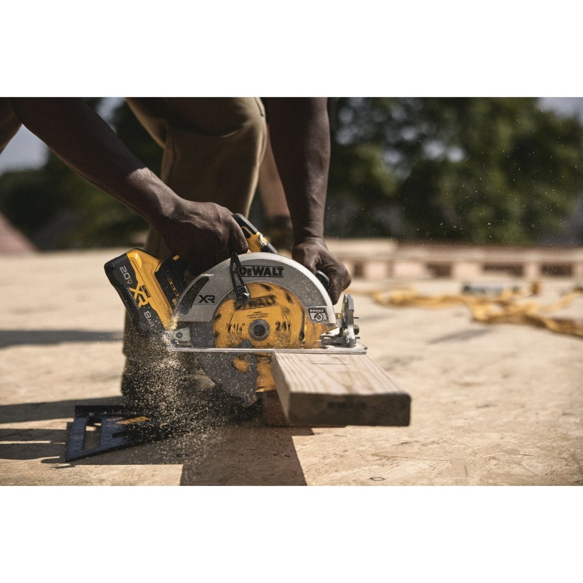 Dewalt 20V Max* Xr Brushless Cordless 7 - 1/4 In. Circular Saw (Tool Only) - AAA Industrial Supply