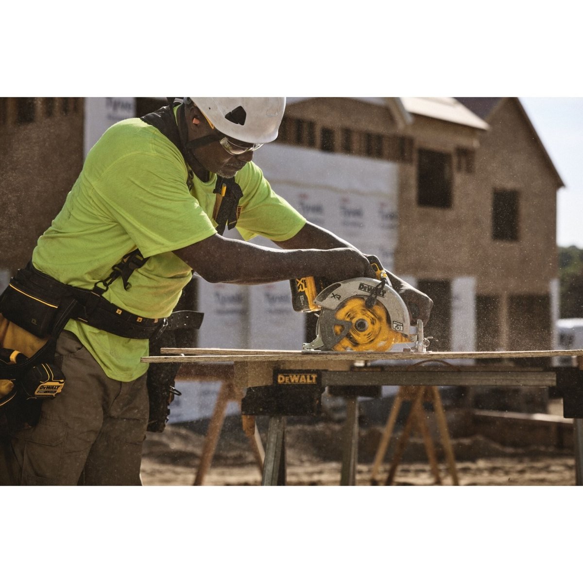 Dewalt 20V Max* Xr Brushless Cordless 7 - 1/4 In. Circular Saw (Tool Only) - AAA Industrial Supply